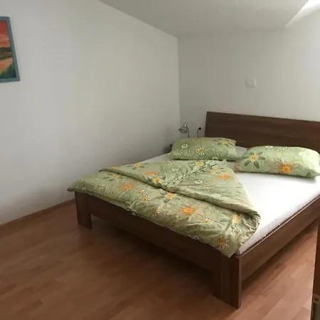 Apartmaji Jelena *