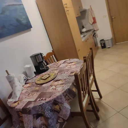 Apartmaji Jelena Пиран